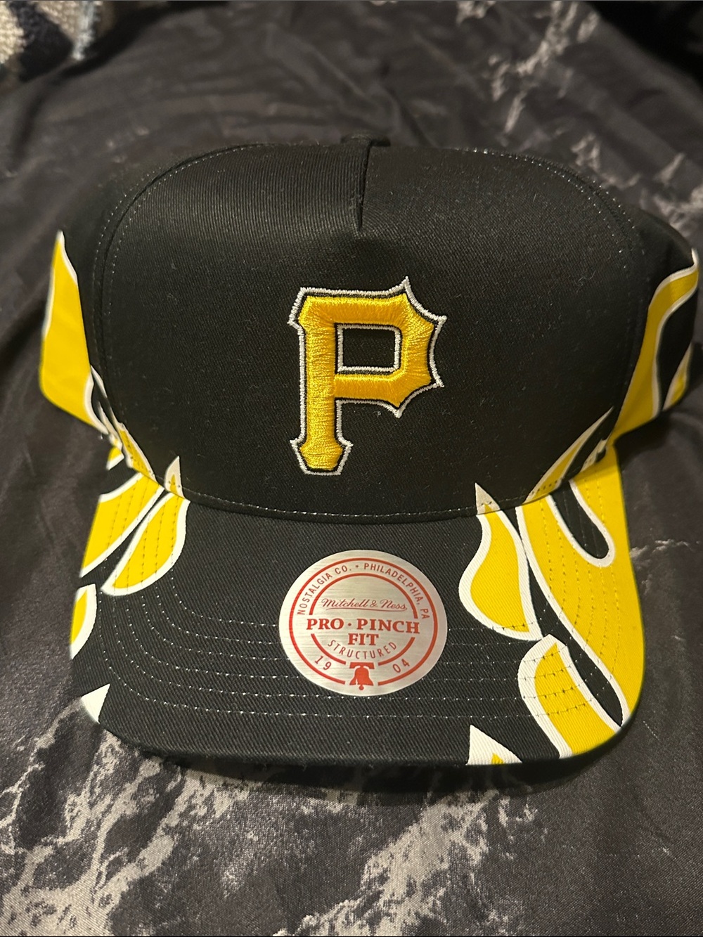 MLB Mitchell & Ness Black and Yellow Flame Snapback Hat